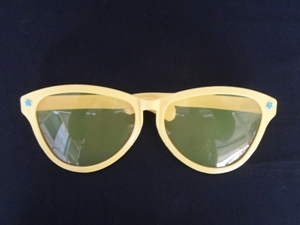 giant-sunglasses-yellow